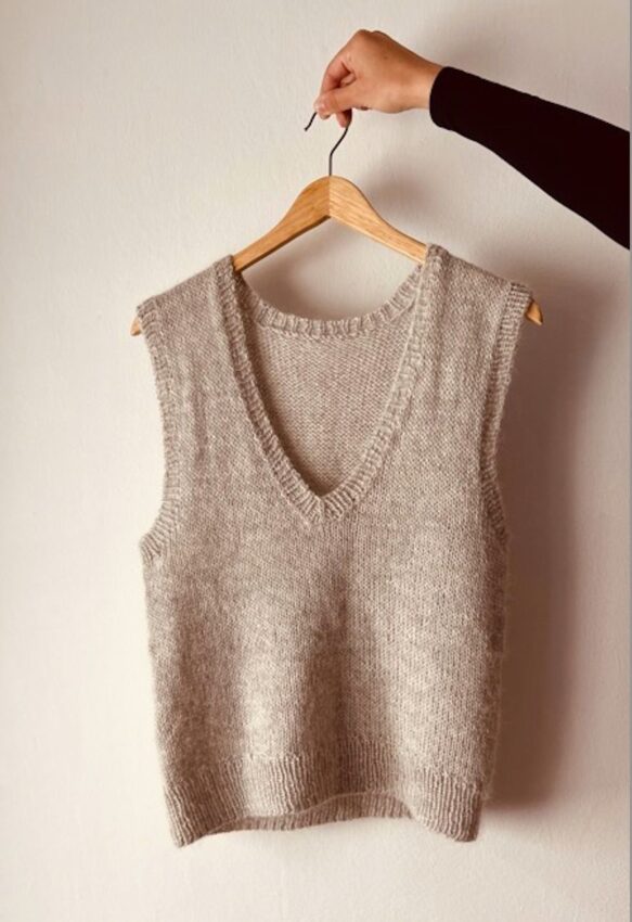 modello gilet a maglia donna-immagine-di-copertina